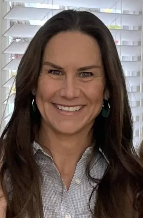 Dr. Elisabeth Huelskoetter Headshot